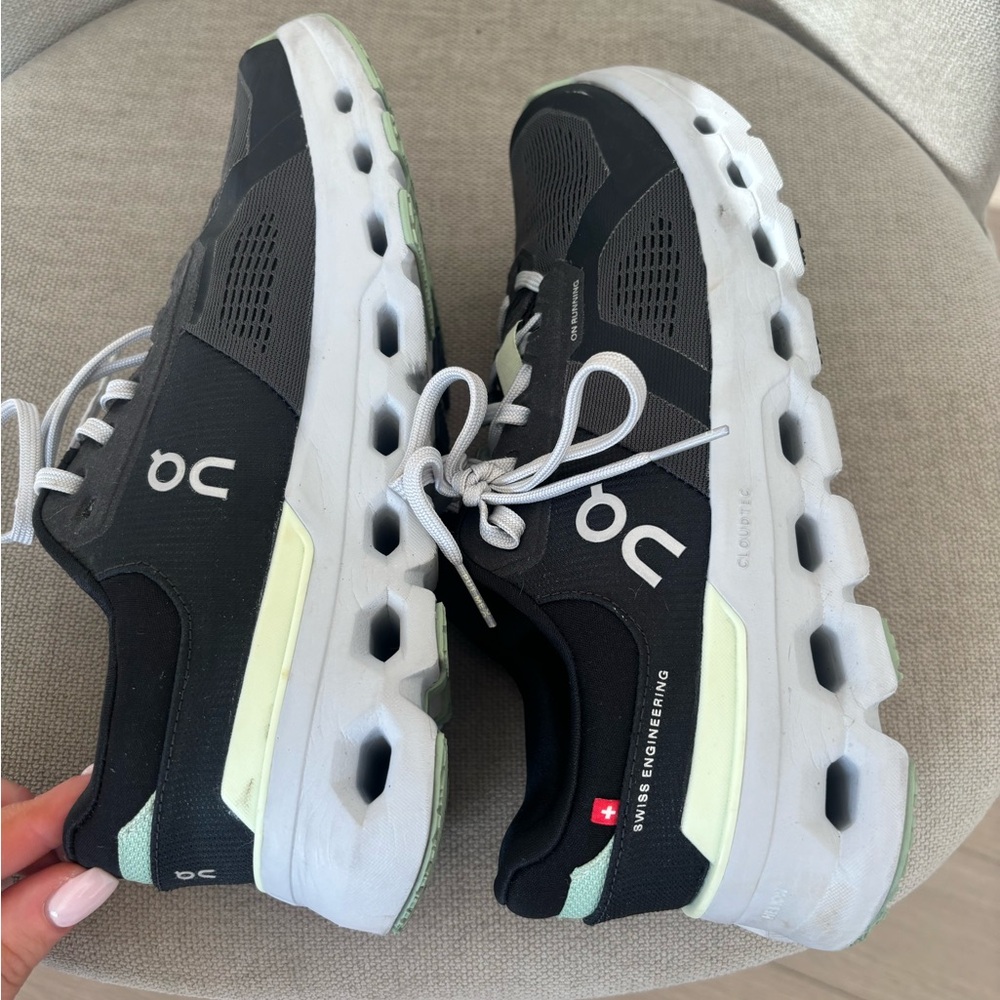 Oncloud onrunner women’s size 7.5 - Picture 2 of 5
